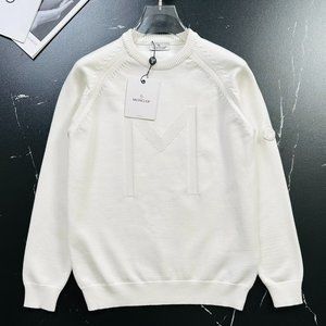 White crew neck wool knitted sweater